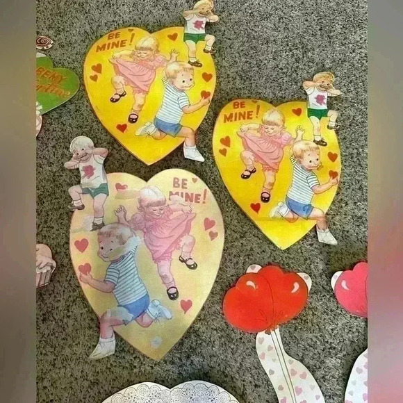 Vintage Die Cut Cardboard Valentines Wall Decorations Two Sided - Lot Of 14 - Picture 3 of 7
